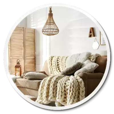 Okrúhle zrkadlo visiace v bielom ráme