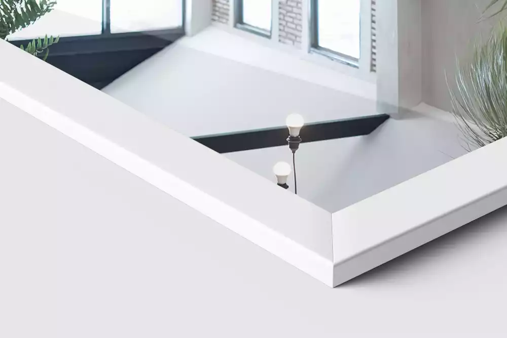 Stojace zrkadlo v bielom ráme