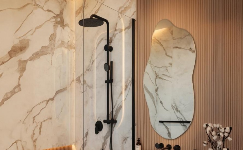 malá kúpeľňa so sprchovacím kútom